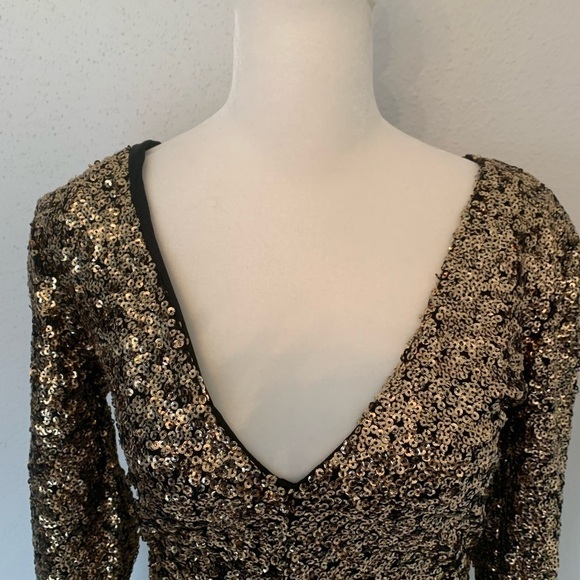 Haoduoyi Sparkly Sequin Fitted Mini Dress with V-Neck - Picture 5 of 13